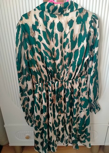 Yeşil Desenli V Yakalı Midi Elbise - Görsel 3