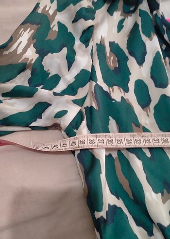 Yeşil Desenli V Yakalı Midi Elbise - Görsel 4