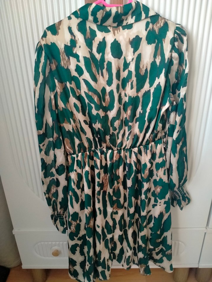 Yeşil Desenli V Yakalı Midi Elbise - Görsel 3