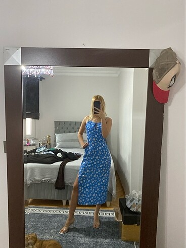 Mavi çiçekli elbise