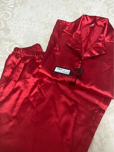 m Beden kırmızı Renk Saten pijama takımı