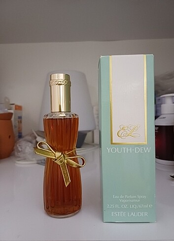 Yves Saint Laurent youth dew hic kullanilmistir