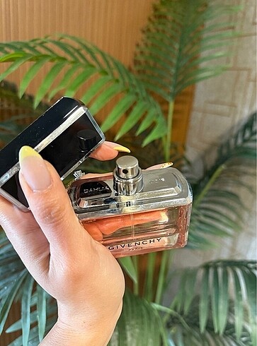 Beden ORJİNAL GİVENCH DAHLİA NOIR 50 ML