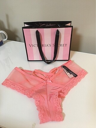 Victoria?s Secret Alt Cheeky Model