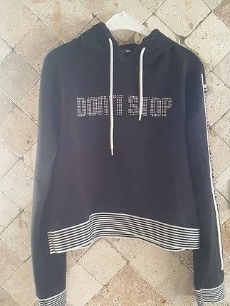 Siyah kapüsonlu sweat