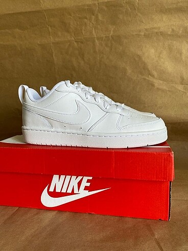 Nike court borough low 2 gs