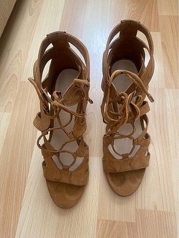 Bershka topuklu sandalet