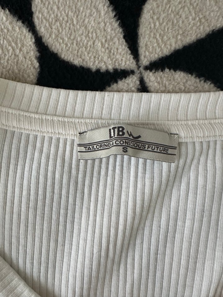 Kadın Beyaz V Yaka Uzun Kollu Tişört - Görsel 2