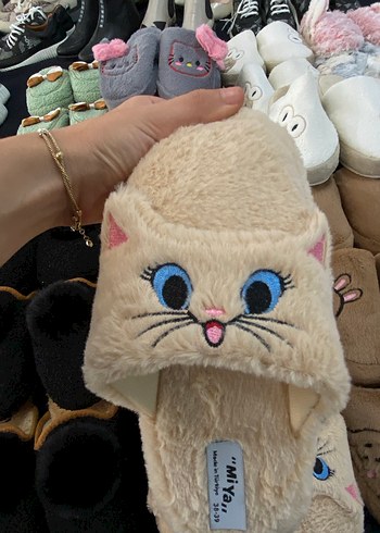 37 Beden Kedi Figürlü Tüylü Ev Terliği