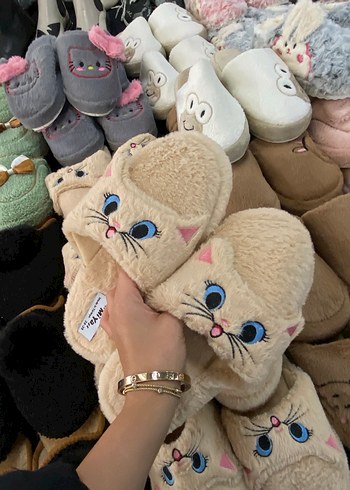 Kedi Figürlü Tüylü Ev Terliği