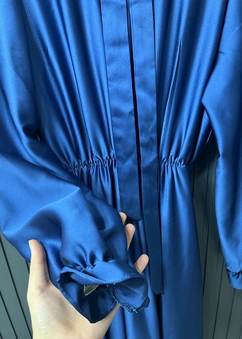 Mavi Uzun Saten Elbise - Görsel 2