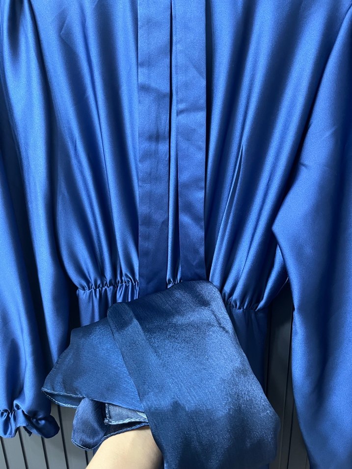 Mavi Uzun Saten Elbise - Görsel 3