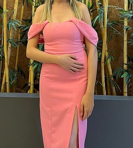 Pembe elbise