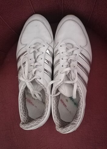 Adidas spor ayakkabı 