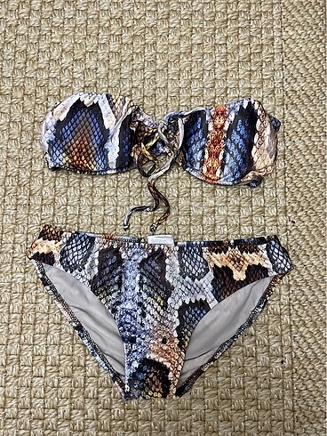 Yılan desenli straplez bikini takımı