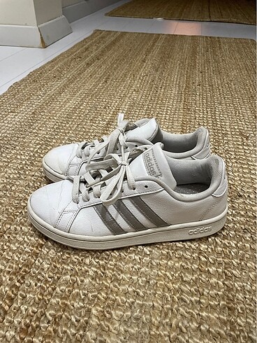 39 Beden beyaz Renk Beyaz Adidas ayakkabı