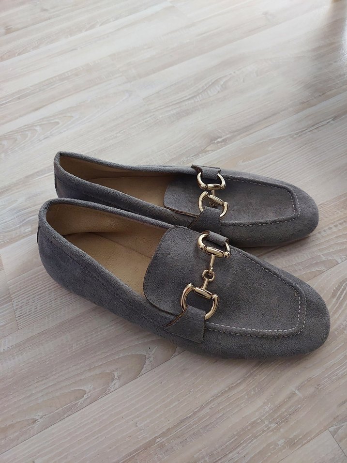 Gri Süet Loafer  Şıklık ve Rahatlık Bir Arada — görsel 2/4