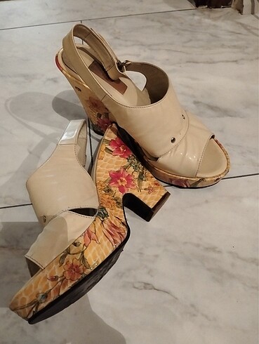 Elle Rugan sandalet