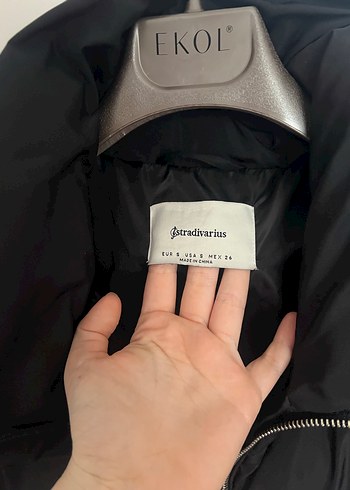 Siyah şişme mont stradivarius - Görsel 2