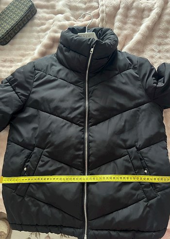 Siyah şişme mont stradivarius - Görsel 8