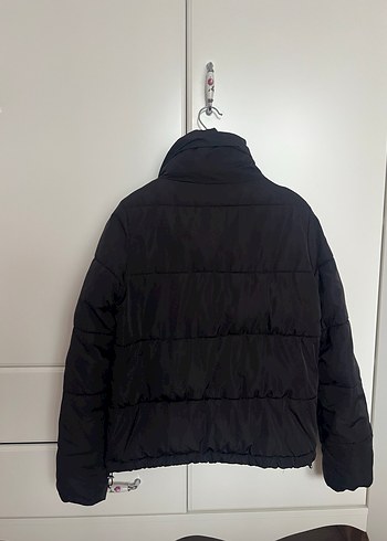 Siyah şişme mont stradivarius - Görsel 5