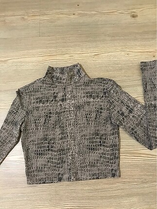 Bershka Bershka yılan desenli üst
