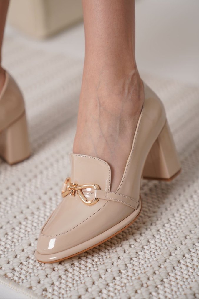 Bej Topuklu Bayan Klasik Ayakkabı - Görsel 2