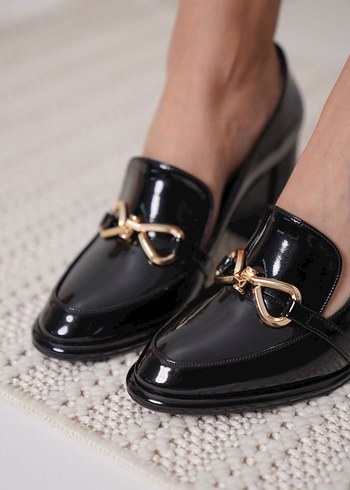 Siyah Parlak Klasik Topuklu Kadın Ayakkabı - Görsel 4