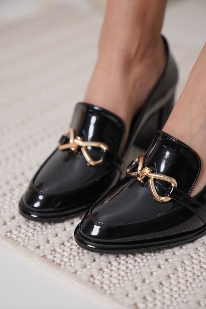 Siyah Parlak Klasik Topuklu Kadın Ayakkabı - Görsel 4