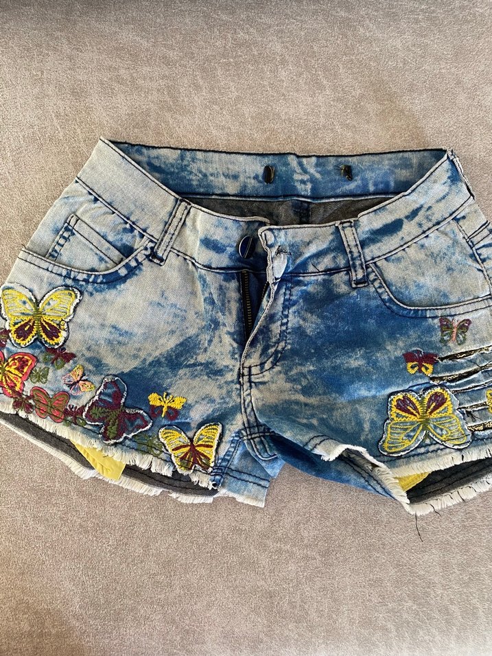 Renkli Bağlama Desenli Mini Kot Şort - Görsel 4