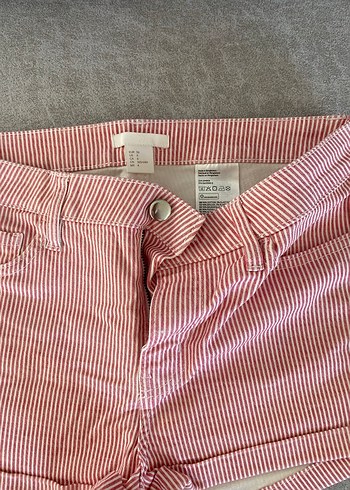 Düğmeli Kırmızı Çizgili Mini Kadın Şort - Görsel 4