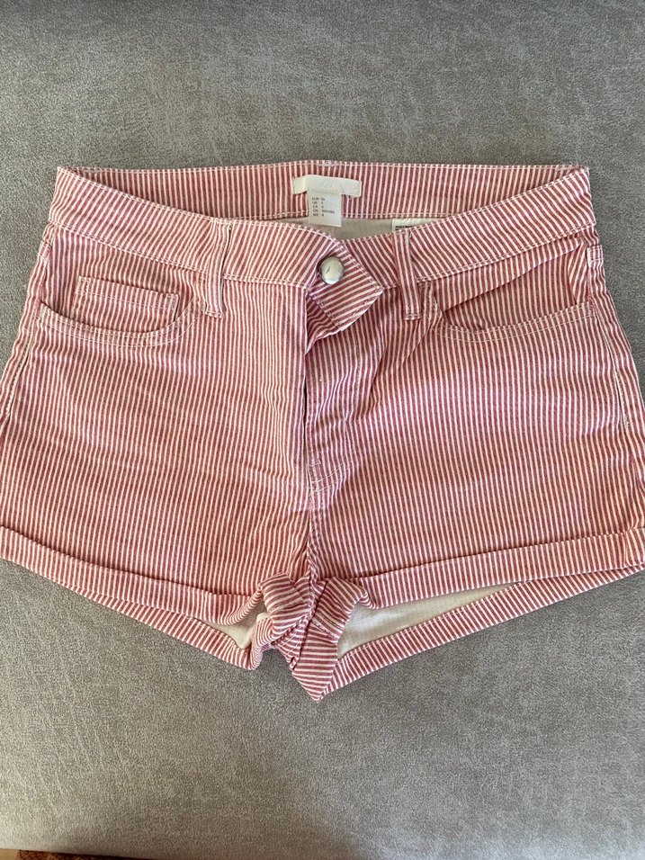 Düğmeli Kırmızı Çizgili Mini Kadın Şort - Görsel 2