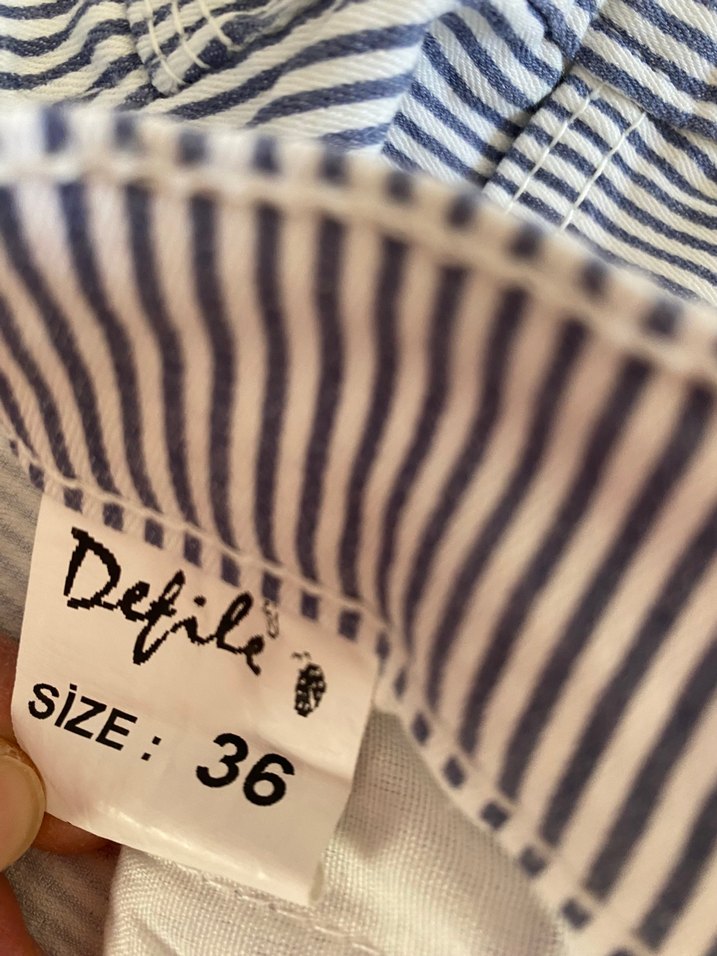 Düğmeli Çizgili Beyaz Mini Denim Şort - Görsel 2