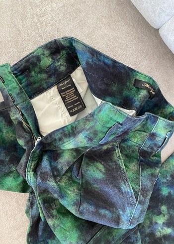 Kadın Batik Desenli Kemerli Kot Pantolon - Görsel 4