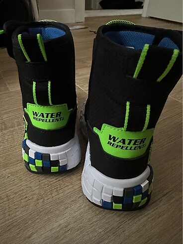 27 Beden Skechers su geçirmez bot