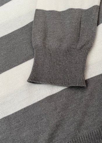 Gri Çizgili Kadın Oversize Triko Kazak - Görsel 5