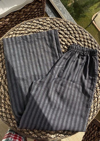 Gri Çizgili Piliseli Kadın Pantolon - Görsel 3