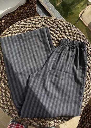 Gri Çizgili Piliseli Kadın Pantolon - Görsel 2