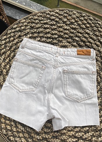 Beyaz Mini Denim Şort - Görsel 2