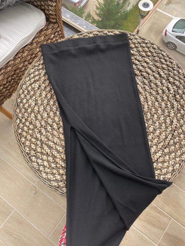 Siyah Piliseli Uzun Kadın Etek - Görsel 3