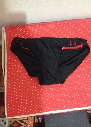 Siyah Bikini Altı