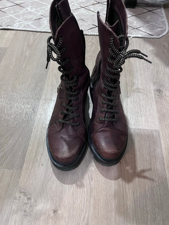 Kahverengi Deri Yüksek Topuklu Bağcıklı Botlar - Görsel 2