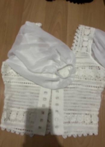 Dantel Detaylı Beyaz Bohem Kısa Bluz - Görsel 2