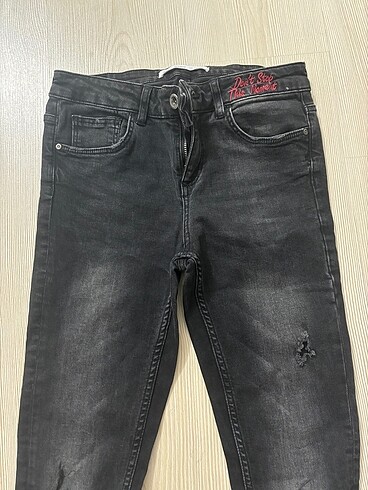 26 Beden siyah Renk Zara pantolon
