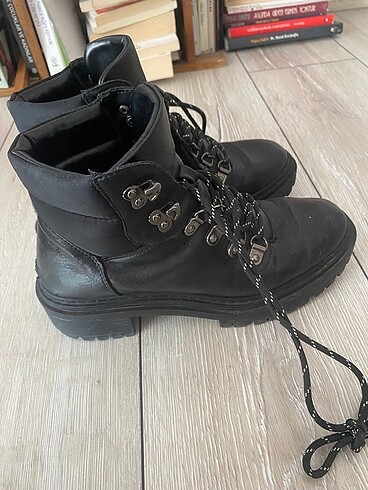 Bershka Kısa topuk bot