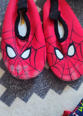 Renkli Erkek Çocuk Mayo ve Deniz Şortu deniz ayakkabıaı ve şapka - Görsel 4