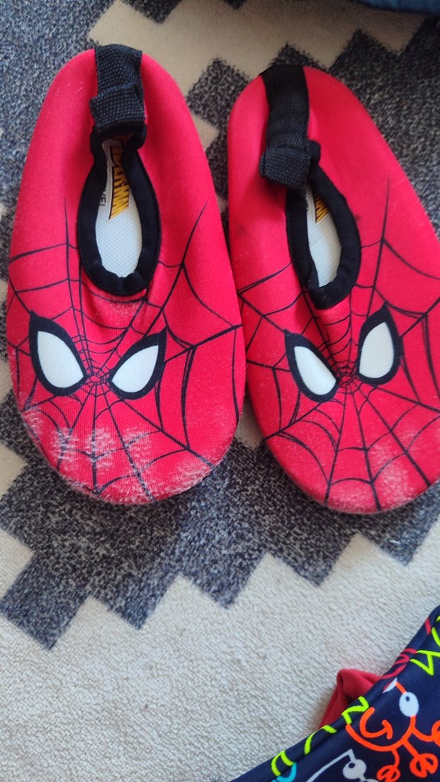 Renkli Erkek Çocuk Mayo ve Deniz Şortu deniz ayakkabıaı ve şapka - Görsel 4