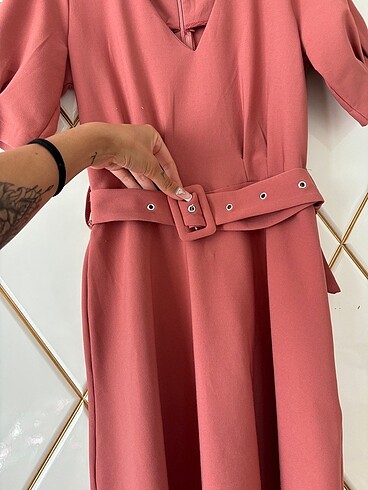 Pudra kemerli elbise - Görsel 3