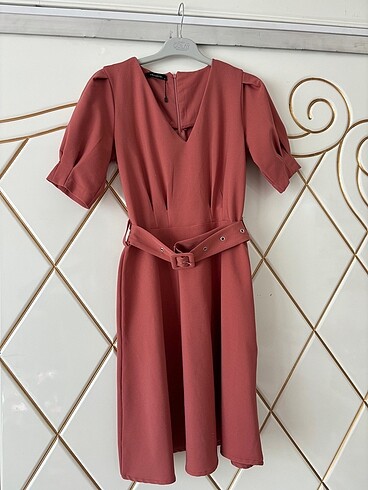 Pudra kemerli elbise - Görsel 4