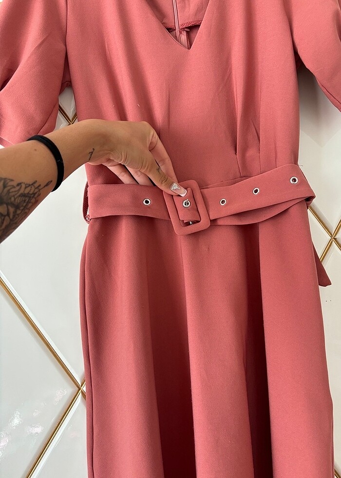 Pudra kemerli elbise - Görsel 3